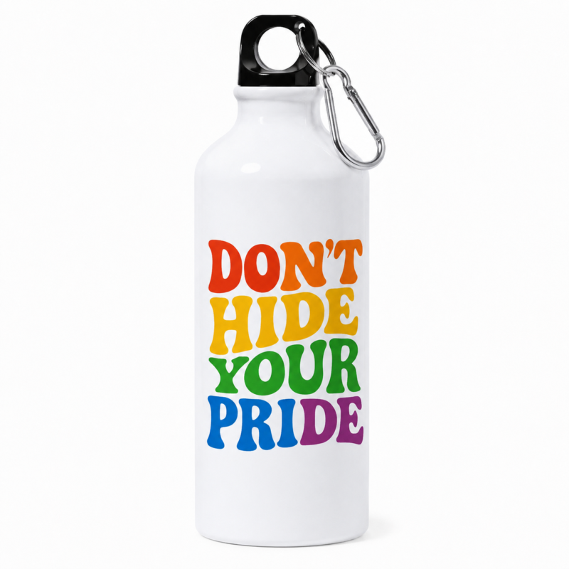 Lleva tu orgullo contigo a cualquier parte con este bidón blanco LGTB+ con el diseño «Don't Hide Your Pride». Su diseño inspirado en los colores de la bandera arcoíris transmite un mensaje de visibilidad, inclusión y libertad, convirtiéndolo en el complemento perfecto para el día a día, el deporte, el trabajo o los eventos Pride.